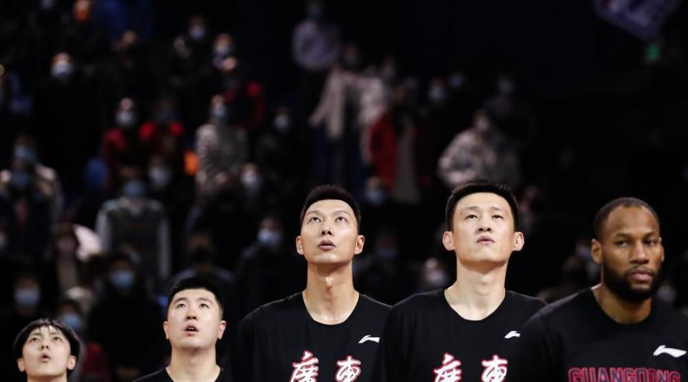 不过，虽然锡安后三个赛季的合同已经变成无保障，四名接受TA采访的NBA高管仍然表示鹈鹕几乎不可能裁掉锡安，除非情况变得特别严重。